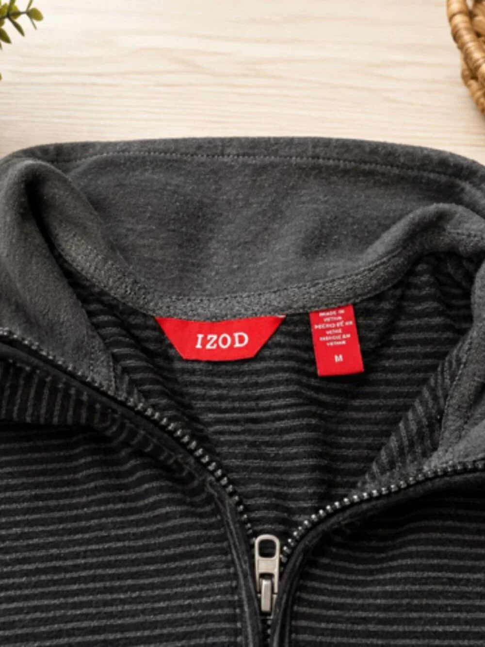 IZOD Men’s Quarter-Zip Pullover – Size Medium